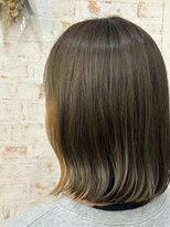 アカイトビラ ヘアケアサロン(AKAI TOBIRA Hair Care Salon)&nbsp;インナカラー×外ハネ