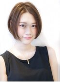 大人女性に人気の美シルエットな前下がりショートボブ