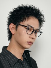 《*スパイキーパーマ*》抜け感のある短髪で、男らしい印象に＊シンプルな服装にもアクセントを＊[メンズ]