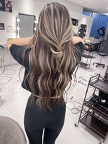 キング(K!ng)&nbsp;ハイライトカラーミルクティーベージュレイヤーカット