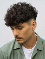 ハレ ヘアサロン(Hale hair salon) Hale刈り上げセンターパートフェザーパーマニュアンスパーマ原宿