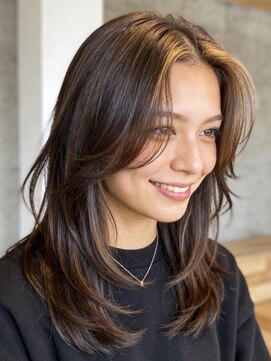 カランエノエル(Calin et Noel) くびれミディアムレイヤー/インナーカラー/シャギーカット