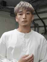 ノラ シブヤ(NORA)&nbsp;海外風フリンジカットテーパーフェードグレーシルバーブリーチ