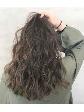 リリ(Riri) 外国人風コントラスバレイヤージュ