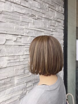 アールトゥーヘアー(art To Hair) マットベージュボブ