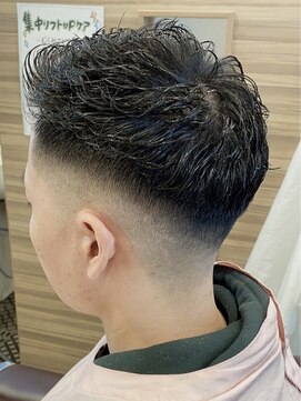 銀座マツナガ 神田店 30代40代メンズ刈り上げフェードスタイルかき上げ短髪ワイルド