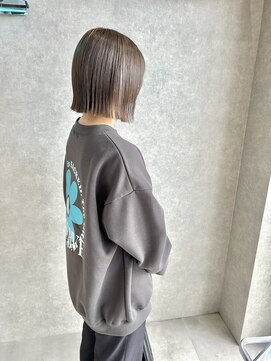 ムード カナザワ(mood kanazawa) グレージュ×切りっぱなしボブ