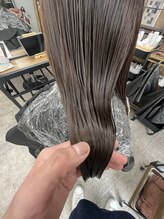 ～電子水で事前ケア～電子を帯びた特殊なお水で髪の毛内部のタンパク質を活性化