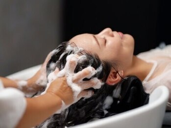 マオ ササキ(Mao Sasaki)の写真/”髪質改善トリートメント×ヘッドスパ”で、頭皮から毛先までしっかり保湿し美しい髪を育む環境を整えます