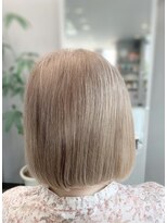 ヘアーフォーカス 上品白髪ストレート
