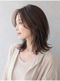 レイヤーミディアムナチュラルウェーブ透明感柔らか質感大人女性
