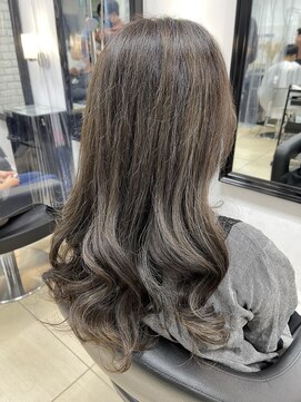 アッシュ 稲田堤店(Ash) 白髪を生かしてバイヤレージュ