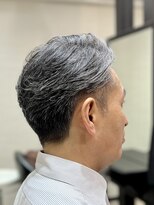 リリー(Lily)&nbsp;刈り上げが際立つ流しスタイル