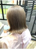 明るめベージュ系カラー