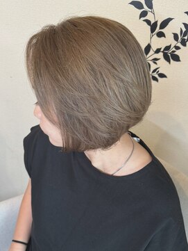 フラワー ナガハマ(Flower Nagahama) ミルクティーベージュ×丸みボブ