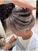 47歳ホワイトブロンド白髪ぼかしバレイヤージュグレイ