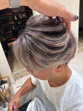 バース 梅田中崎町店(BIRTH) 47歳ホワイトブロンド白髪ぼかしバレイヤージュグレイ