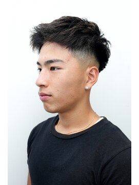 ルックグッドストア タカラヅカ(LOOK GOOD STORE TAKARAZUKA) メンズカットアップバングスキンフェードツーブロック0903