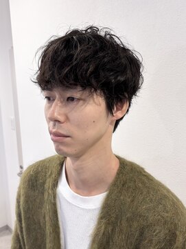 柔らかい質感のラフなパーマ