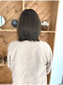 透明感オリーブベージュ