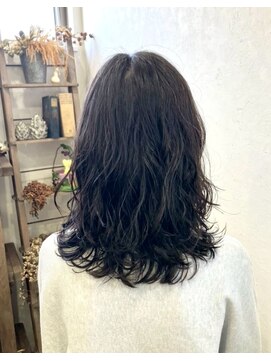 リル(LiL) ゆるふわミディアムパーマ
