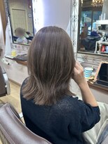 ソル(SOL)&nbsp;ミディアムくびれヘアー×グレージュ