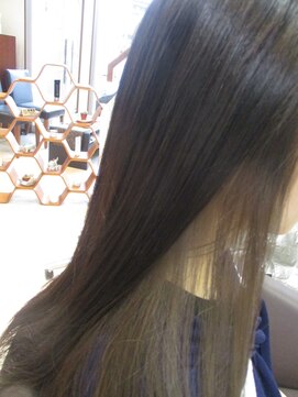 コアフィールフィス(COIFFURE fils) 【見附・今町】《M3D》シルバーベージュのインナーカラー♪