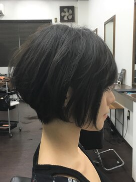 フォルビチーナ(FORBICINA) 前下がりショートボブ