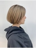 ミルクティベージュ 、ブロンド、ボブ