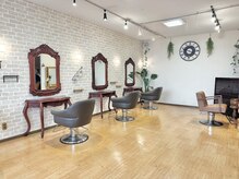 アブティール(ABOUTIR)の雰囲気（広くてゆったりできる店内）