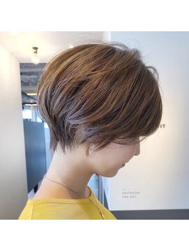 ジエクト ヴィシア(The Ect VIXIA) ハンサムショート　大人ショート　グレージュ　くびれショート