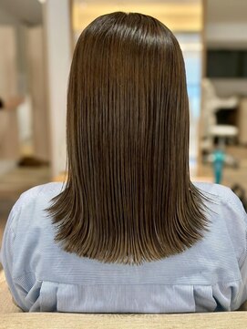フリップビーアヴェダ(FLIP B AVEDA) 本八幡×切りっぱなしミディ×艶ベージュ