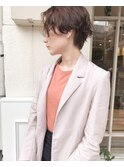 ショートのパーマスタイル。