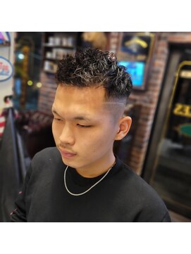 バレス 田町(BALES) [スキンフェード/ツイストスパイラル/田町]