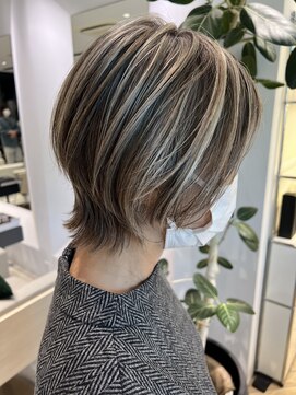 ステア ケース(stair case) ハイライト&ローライトでメリハリ 脱白髪染めデザイン