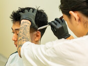 シティインディアンズ(CITY INDIANS)の写真/20時まで受け付けしているのでお仕事帰りに寄れるのが嬉しい☆家でのセットが楽になるカットで朝の時短に◎