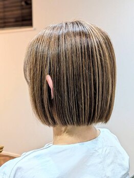 ウィスカーヘアー(whisker hair)の写真/《透明感と艶◎上品な大人ハイライト》のびても目立ちにくい仕上がりで気になる白髪もしっかりカバー◎