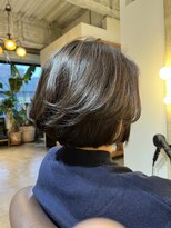 ビハインドザカーテン(BEHIND THE CURTAIN)&nbsp;ショートレイヤーボブ×白髪ぼかし×ハイライトカラー