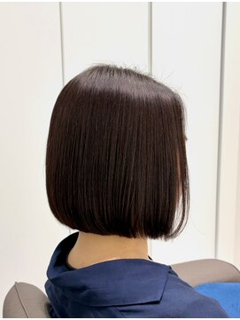 アンジュール ラナリア(1//jour LanaRia) こだわりの縮毛矯正で膨らむボブから艶ボブに