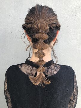 カカン(Kakan) タマネギヘアのパーティーアレンジ