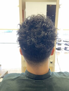 レッド(ReD) ワイルド フェード スペインカール風 メンズパーマ