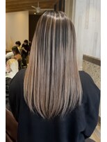 ラグーン(LAGOON)&nbsp;バレイヤージュグレージュハイライトダブルカラーケアブリーチ