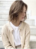 大人似合わせカットニュアンスカラーグレージュツヤ髪スタイル 