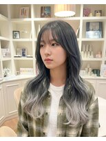 ハーツオオサカ(HE:ARTS OSAKA)&nbsp;陰影引き立つブラックシルバーロング