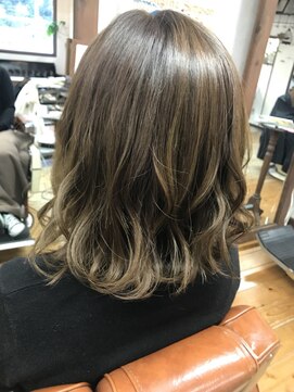 バックボーン(BACKBONE) 大人気ベージュカラー