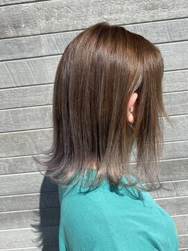 アーク(ARK from INFINI) ♪コグチヒカル♪外ハネ毛先シルバーグレー　髪質改善