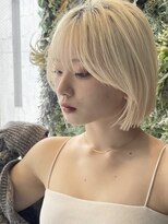 ホワイトブロンド×切りっぱなしボブ/韓国風/ハイトーン/小顔