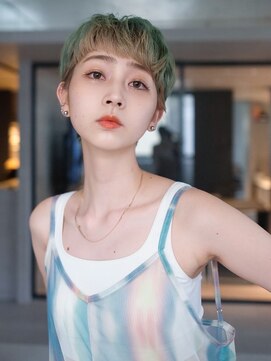 シオン(shion) 似合わせカットホワイトブロンドクラゲヘアー_39282