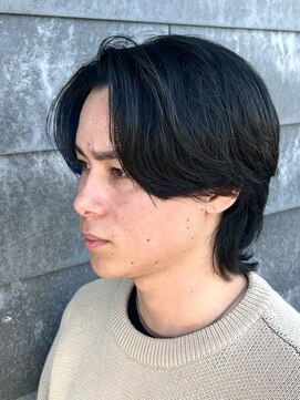 ヒュイル バイ ニアウ(Hwyl by Niau) センターパートウルフメンズカットパーマニュアンスパーマ