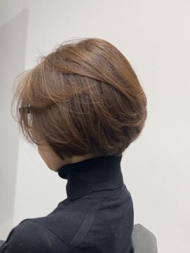 六本木美容室 ヒロオ(HIROO) 首が長く見える丸みショートボブ